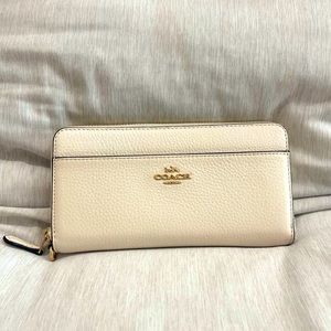 Coach Wallet - Stone Pebble Leather